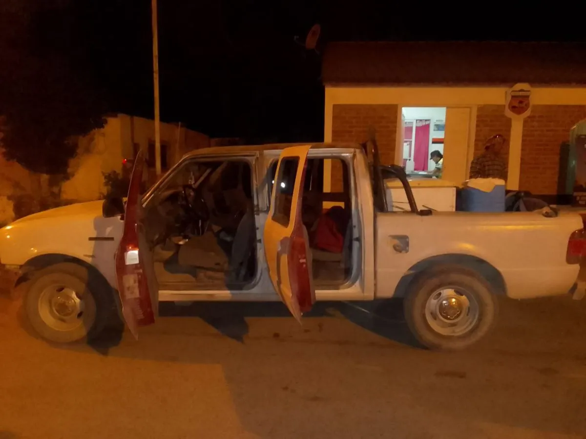 El procedimiento se realiz&oacute; anoche. En la camioneta viajaban 3 personas. 