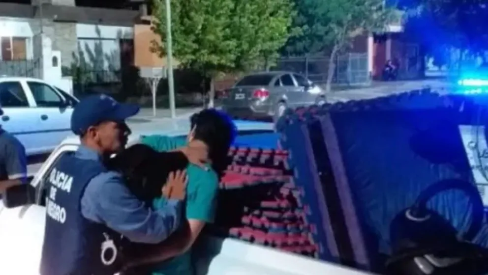 El conductor de la camioneta donde cargaron todo el material dijo que había sido contratado para hacer un flete. Foto (Gentileza).