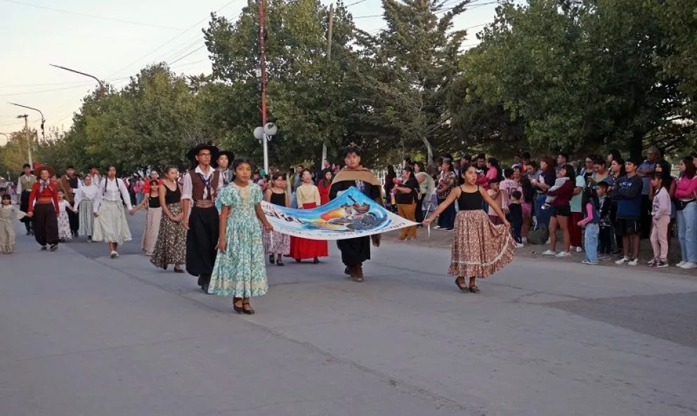 El tradicional desfile de instituciones será parte del programa del festejo del aniversario de Godoy. (Foto archivo)