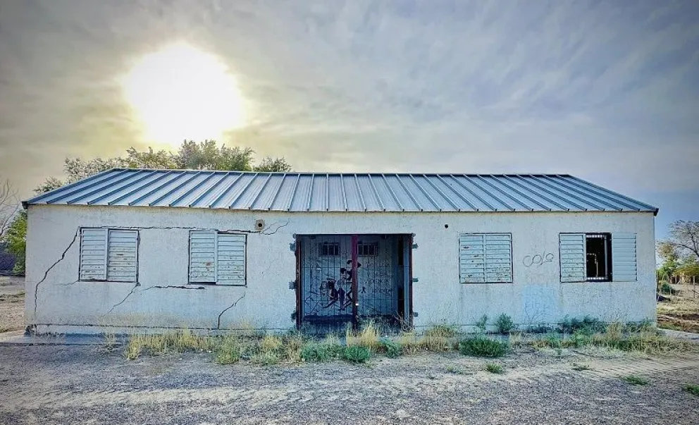 Un sector del edificio de Centro Comunitario generaba riesgos para los vecinos por los riesgos de derrumbe. (Foto gentileza)