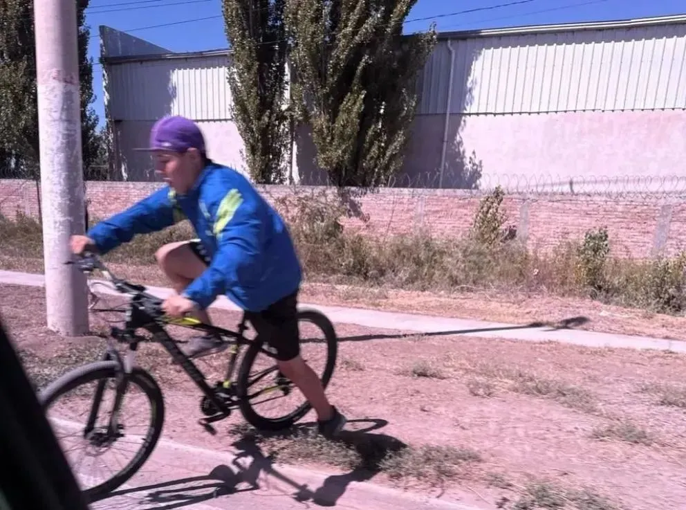 Los dos adolescentes asaltaron a la mujer que transitaba por la Ciclovía. Hoy fueron detenidos por la policía.
