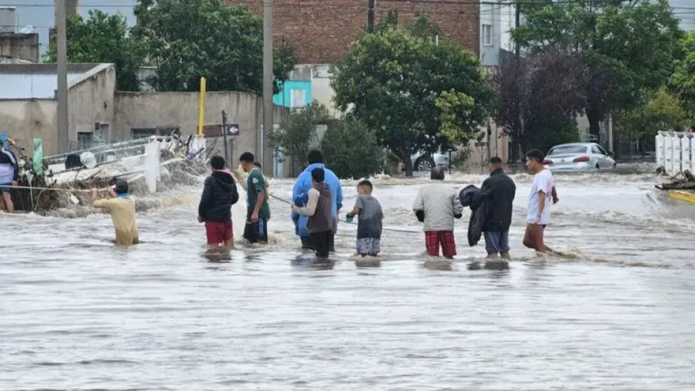 Calles inundadas y viviendas anegadas marcan el panorama desolador. (Foto: gentileza La Nueva)