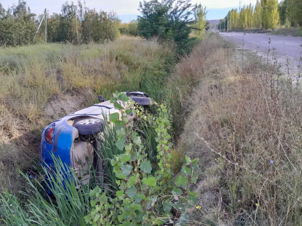 El conductor del Peugeot 307 logró salir por sus propios medios.
