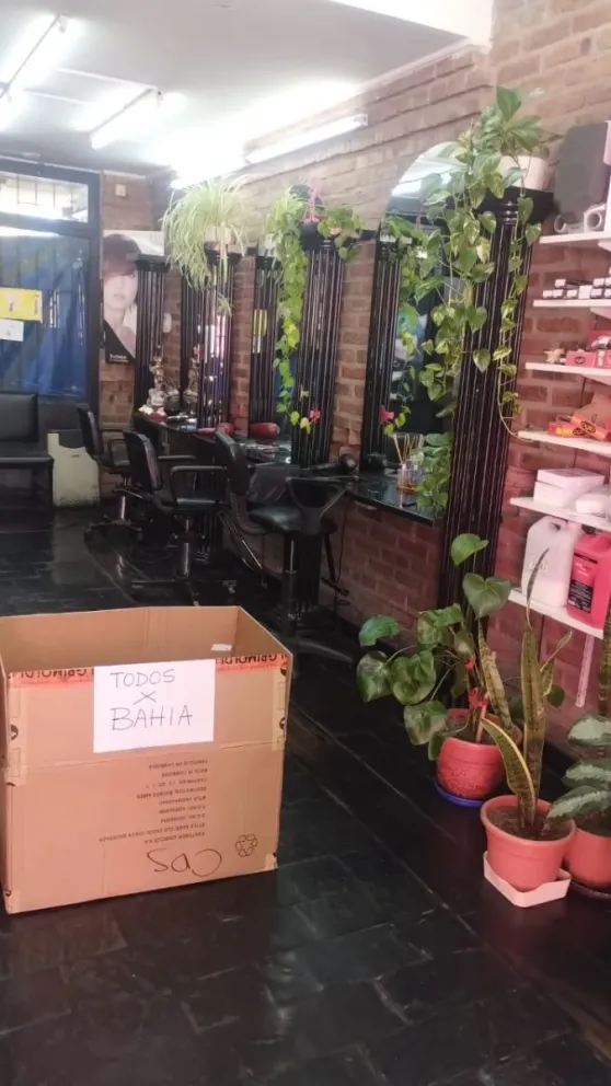 Los cortes se realizan en la peluquería de calle San Martín 87, frente a la escuela 52. 
