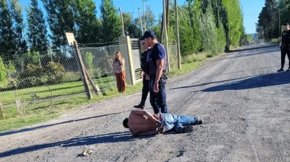 El agresor fue detenido en poco después del ataque con quemaduras en sus manos (foto archivo)