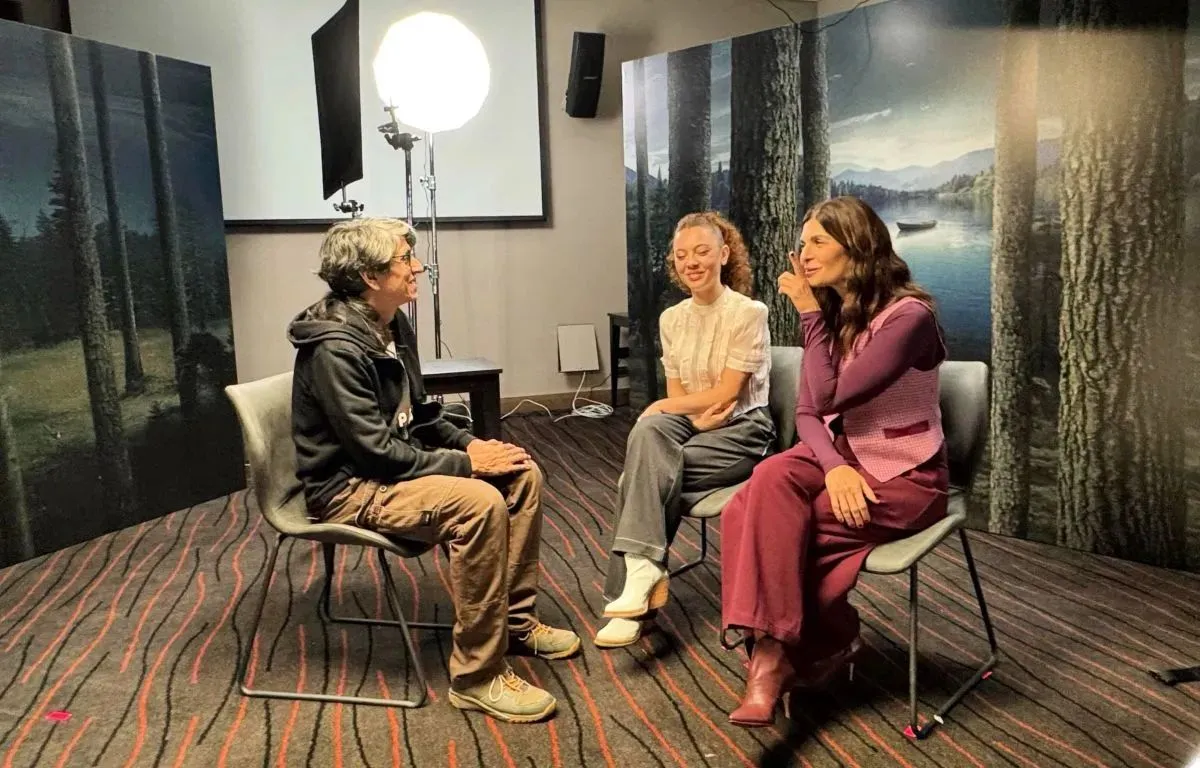 Carmela Ruiz y Soledad Villamil con El Cordillerano.