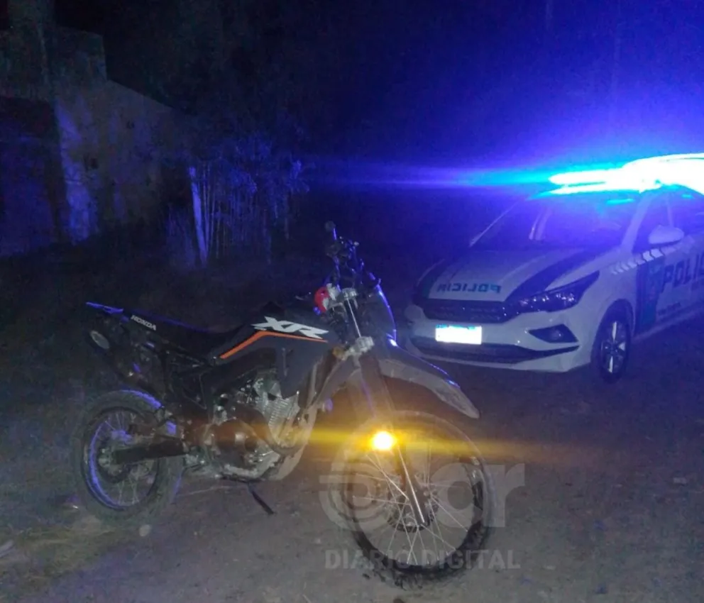 La policía fue convocada por un incidente familiar y luego constató que la moto era robada.