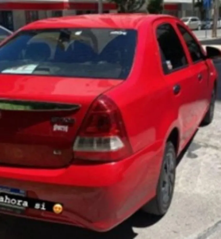 En abril de 2024 se encontr&oacute; en La Graava un Toyota Etios abandonado, veh&iacute;culo que hab&iacute;a robado en jurisdicci&oacute;n de la Comisar&iacute;a 1&deg; de Neuqu&eacute;n (foto archivo).