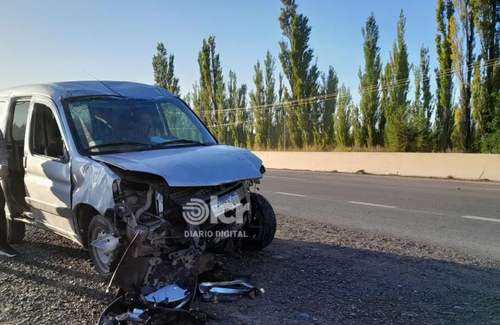 La Partner quedó en el sector donde se forma una laguna ante cada precipitación. 
