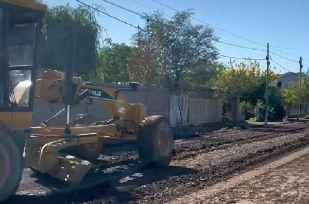 Esta semana se inició la tarea de recuperación de calles urbanas de ripio en Chichinales. (Foto archivo)