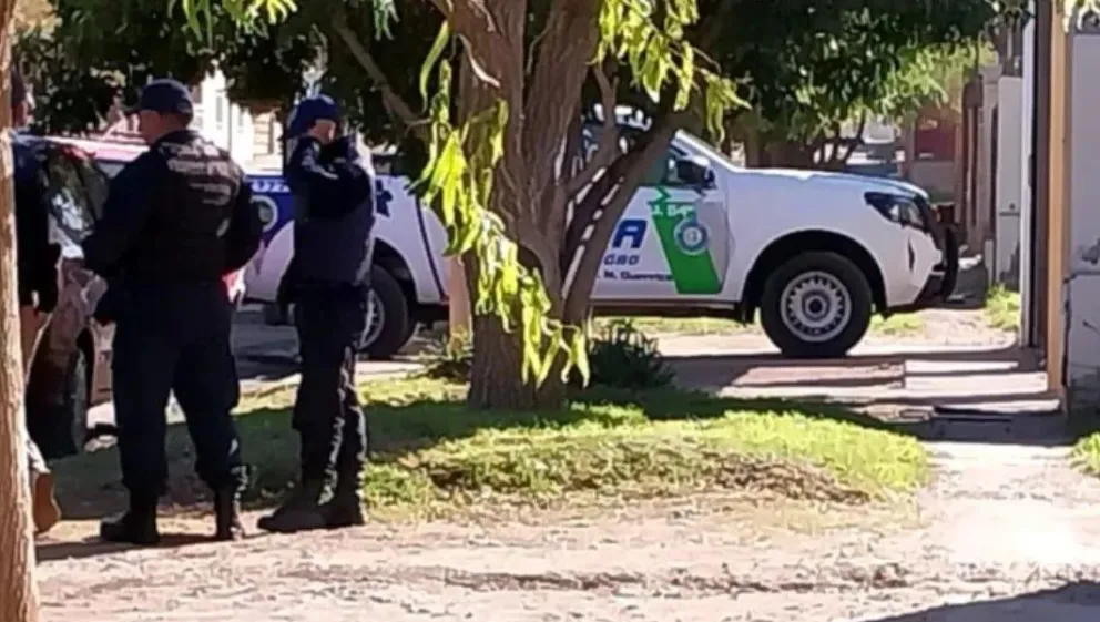 El uniformado fue detenido durante un operativo en calle Aníbal Troilo al 4000. Foto (gentileza).