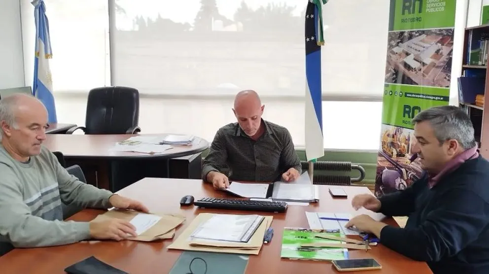 La apertura de sobre para la obra de gas del barrio Aldrighetti se realizó en Viedma. (Foto gentileza)