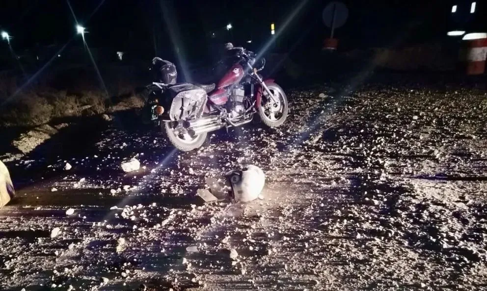 No vieron el montículo y eso provocó el accidente. Foto: Policía de Río Negro