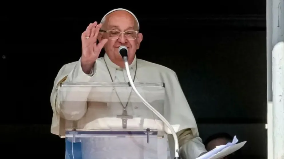 Las muestras de pesar por la muerte de Francisco se multiplican. El gobernador Weretilneck manifestó sus respetos. Foto (gentileza).