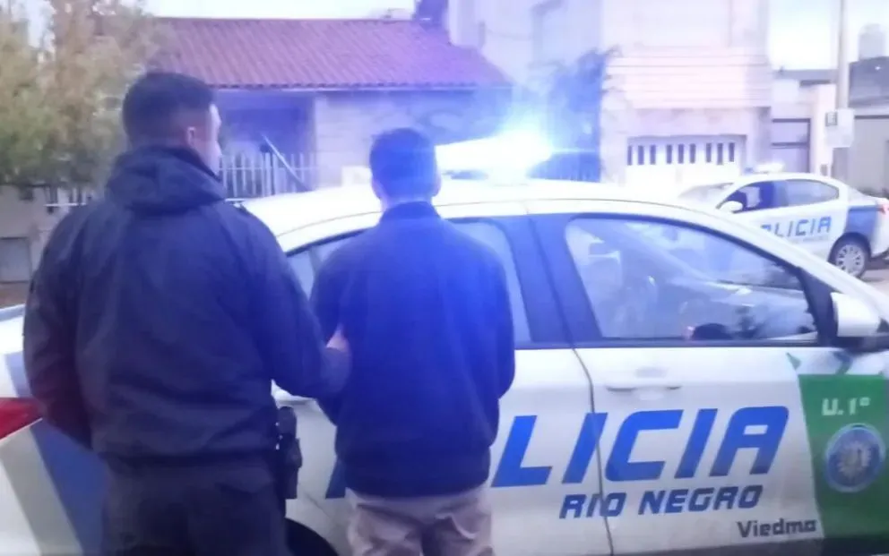 Procedimiento en Guido al 700, justo en la vereda de un gimnasio.