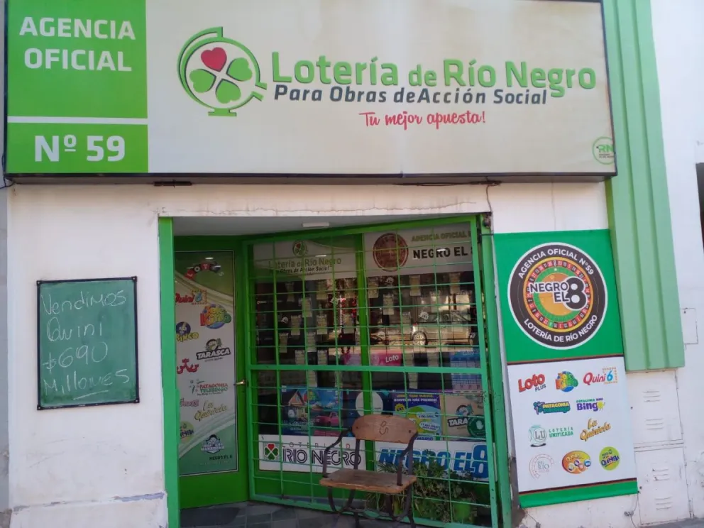 "Negro el 8", la agencia de Regina que vendió el billete ganador. (Foto: Kety Lastra)