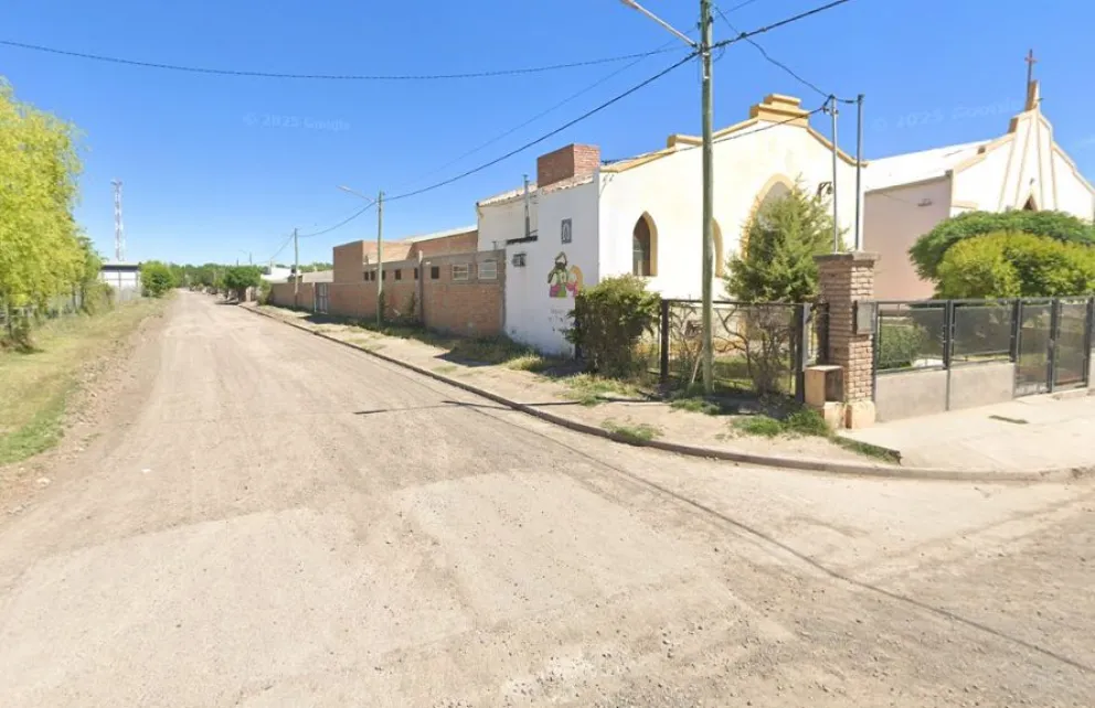 Sobre tres cuadras de la calle Remedios de Escalada se construirán el cordón cuneta y veredas. (Foto gentileza)