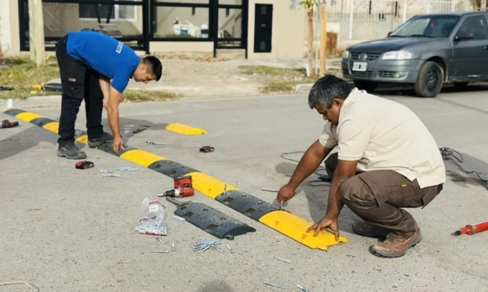 Esta semana se instalaron los primeros reductores de velocidad. (Foto gentileza)