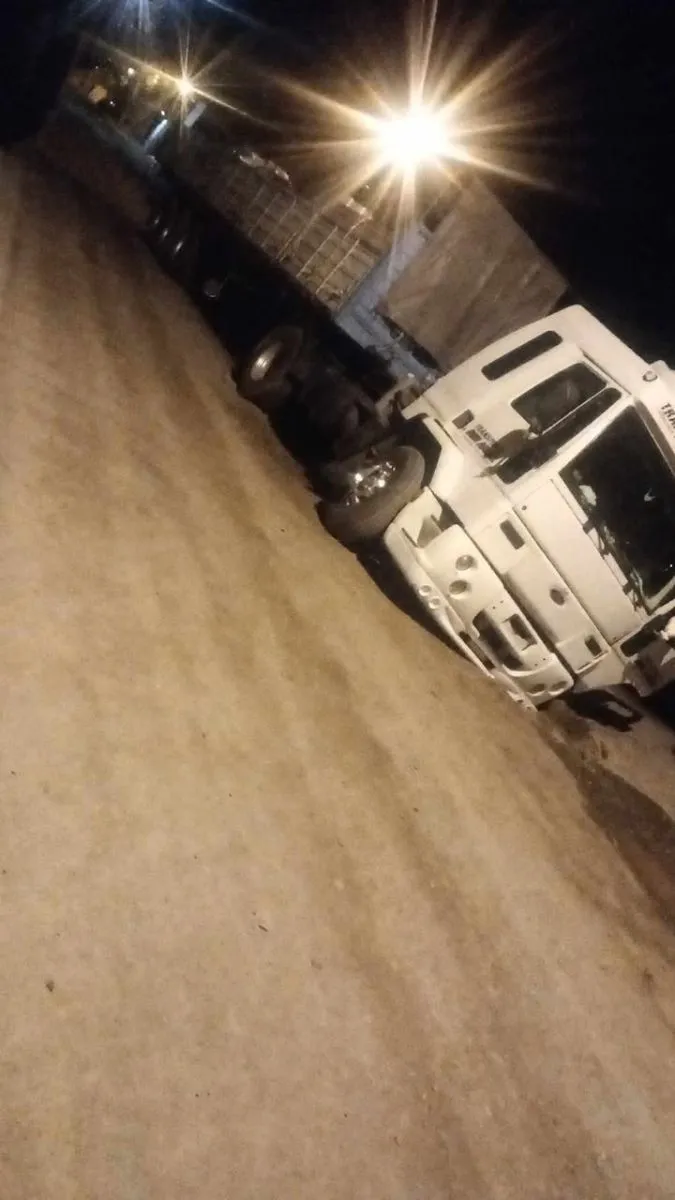 El camión Ford con acoplado se hundió el pasado 19 de abril.