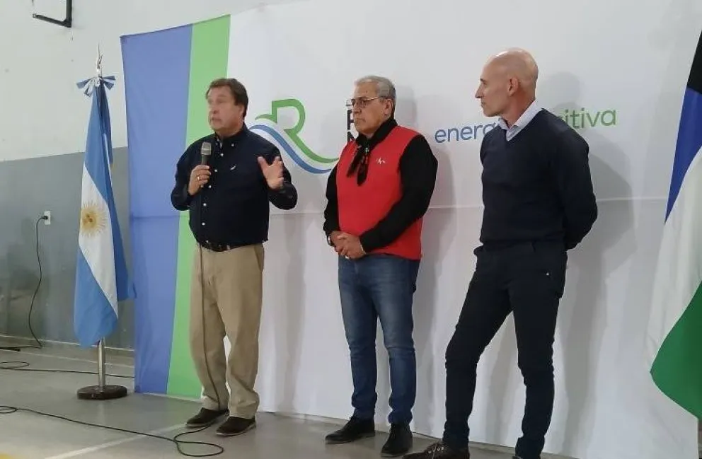 El gobernador Weretilneck recorrió Mainqué, Godoy y Regina para firmar convenios por obras. (Foto gentileza)