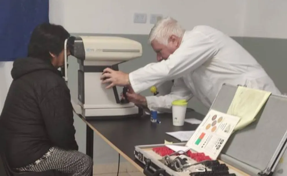 Esta semana se realizó una nueva campaña de salud visual en Valle Azul. (Foto gentileza)