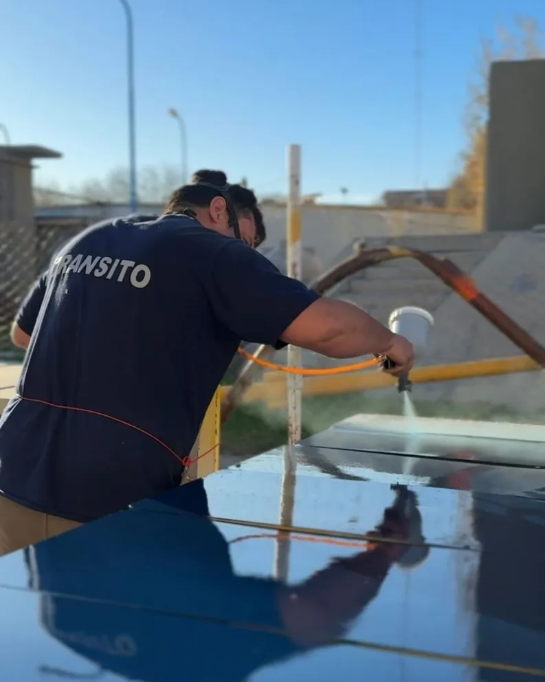 A comienzos de mayo el área de Tránsito anticipó que se analizaban cambios y se trabajaba en 50 nuevos carteles nomencladores (foto archivo). 