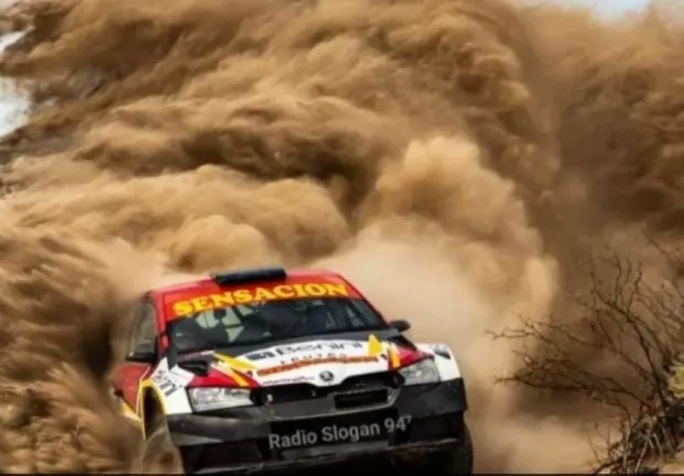 Acelerando en una curva para ganar tiempo y lograr imponerse. Foto gentileza.