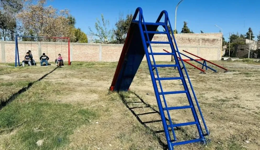 Vecinos del barrio Ventura participaron en las mejoras del espacio recreativo. (Foto gentileza)