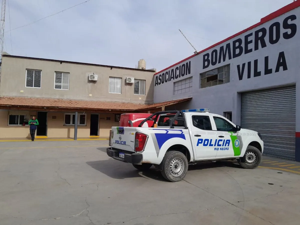 Por el hecho se activ&oacute; un protocolo en el que interviene polic&iacute;a, bomberos y la Brigada de Roca. 