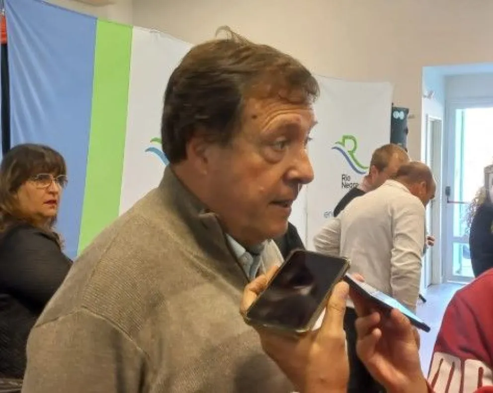 La recorrida del gobernador comenzó en Huergo, siguió en Regina y finalizará en Chichinales. 