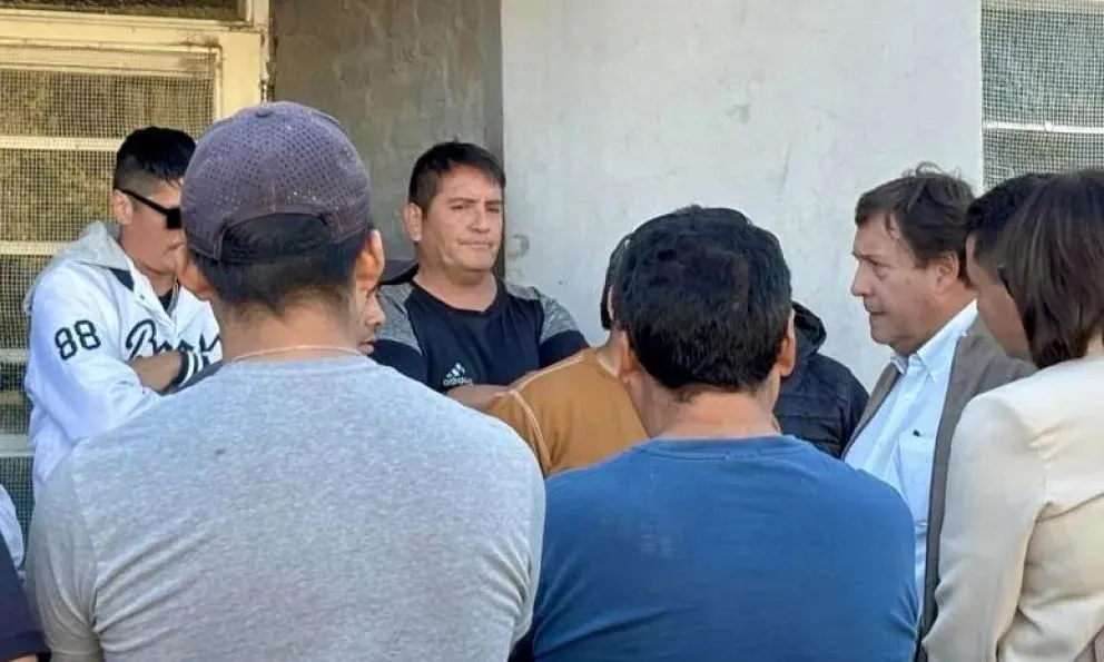 Weretilneck se reunió con los obreros y escuchó los pedidos.