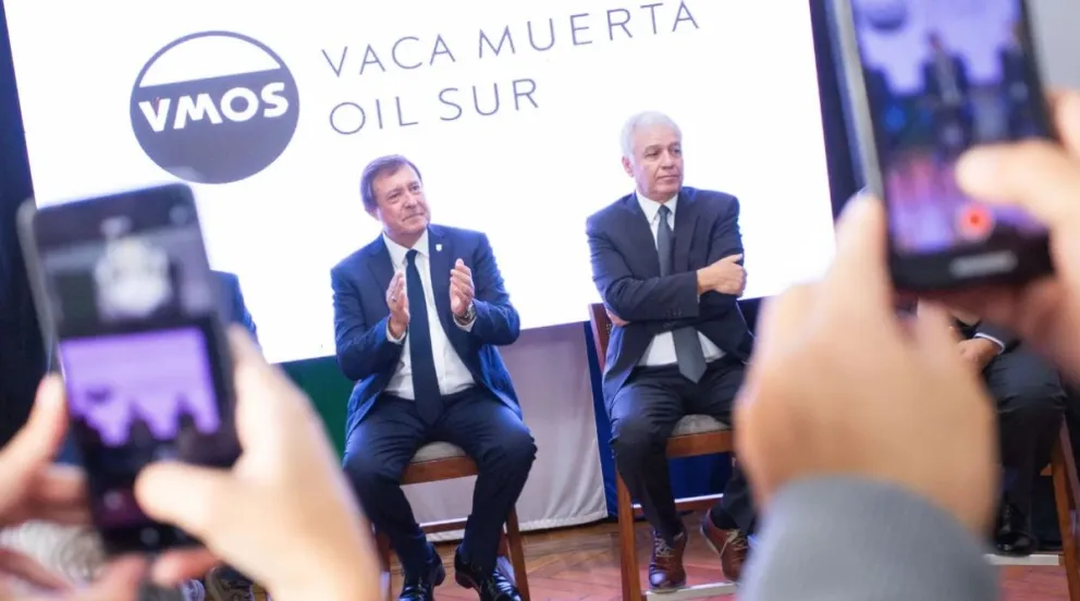 Weretilneck, junto al presidente de VMOS SA, Gustavo Gallino. (Foto: gobierno de Río Negro)