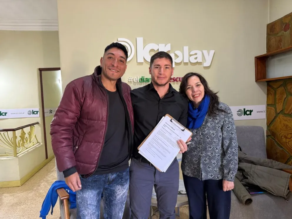 Miembros de la Sociedad de Escritores del Valle en LCR Radio Streaming. (Foto: LCR)