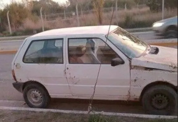Se cree que para arrancarlo los ladrones tuvieron que empujar el auto.