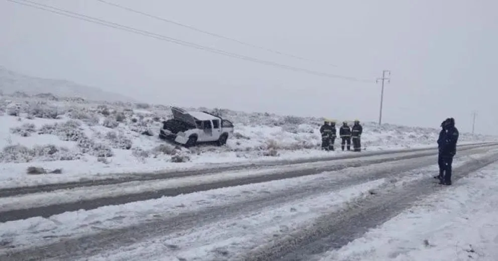 Estado de la camioneta fuera de la ruta. Foto: gentileza