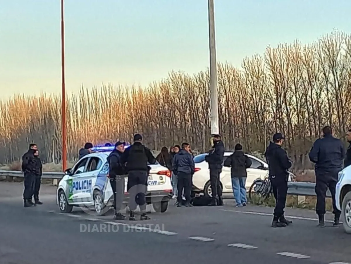 Lo detuvieron a las 8,30. Yair Andr&eacute;s Fuentes Reyes iba caminando a la vera de la Ruta 22