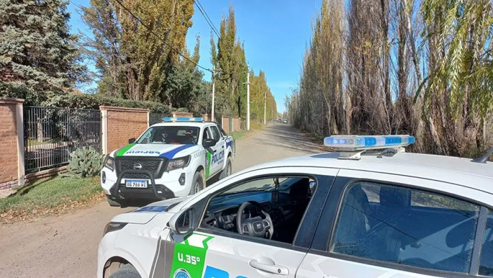 Durante la tarde se continuó con toda la tarea pericial en la investigación del accidente fatal. (Foto LCR)