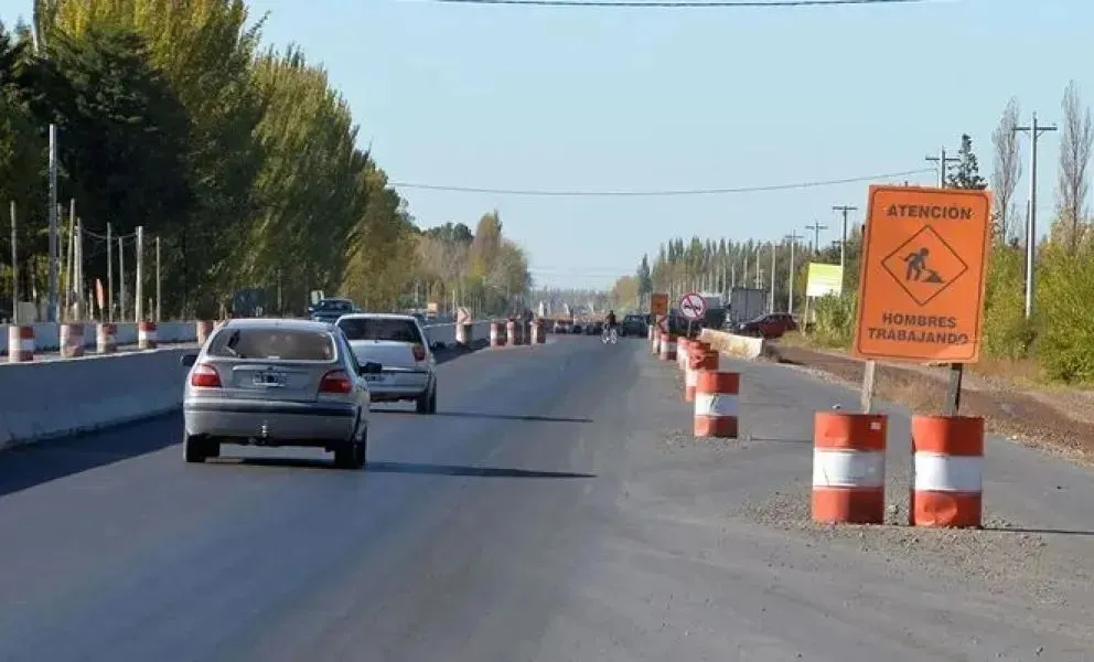 La obra de doble vía de la ruta 22 comenzó en 2008 y hay tramos que nunca avanzaron.