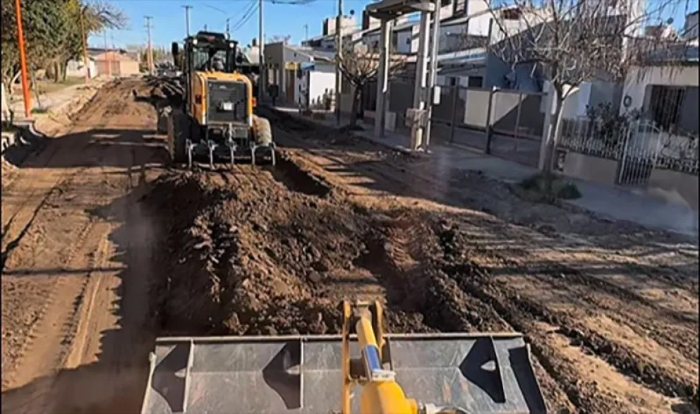 Avanzan los trabajos de pavimentación de calles en Godoy. (Foto gentileza)