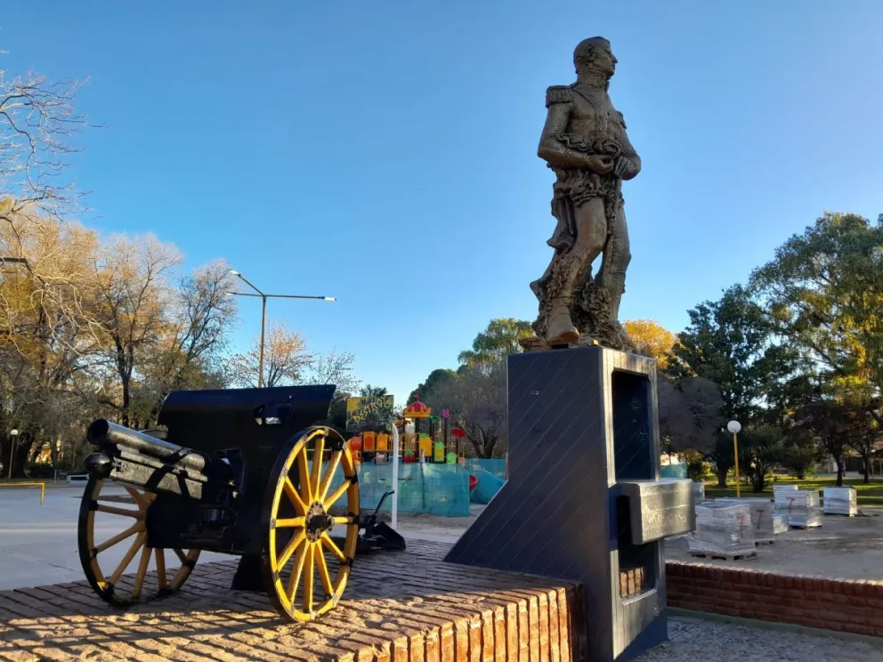 En la plaza Belgrano de Regina se comenzará con los actos por el Día de la Bandera. (Foto archivo)