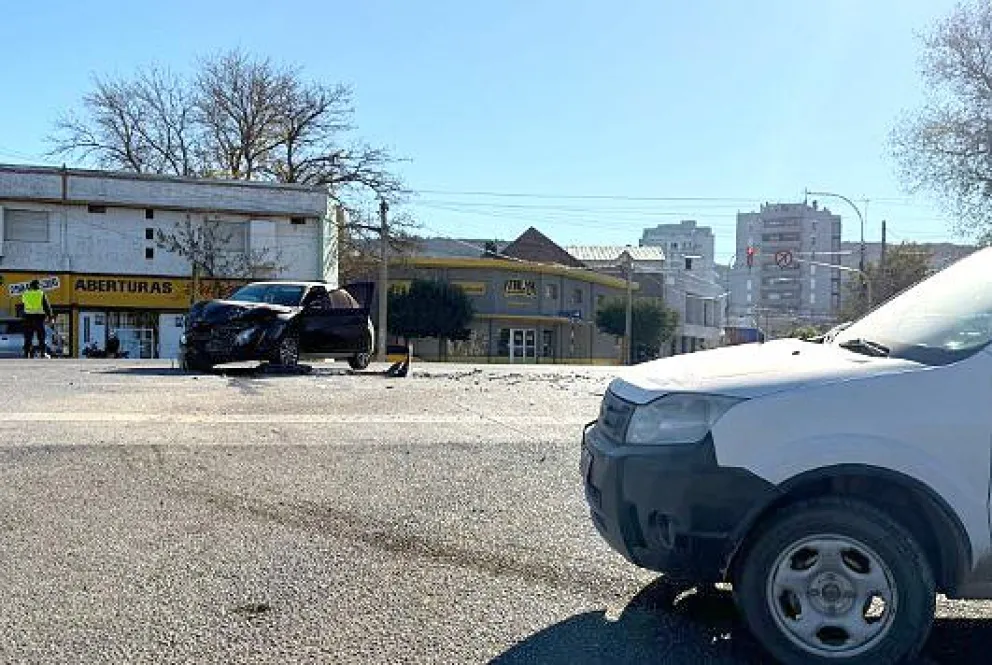 El choque ocurrió minutos antes de las 11 de ayer en Ruta 22 y calle España. 