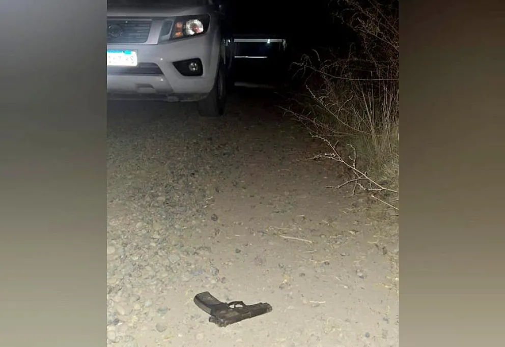 Fue encontrada unos doscientos metros antes del puente flotante de Adán y Eva. 