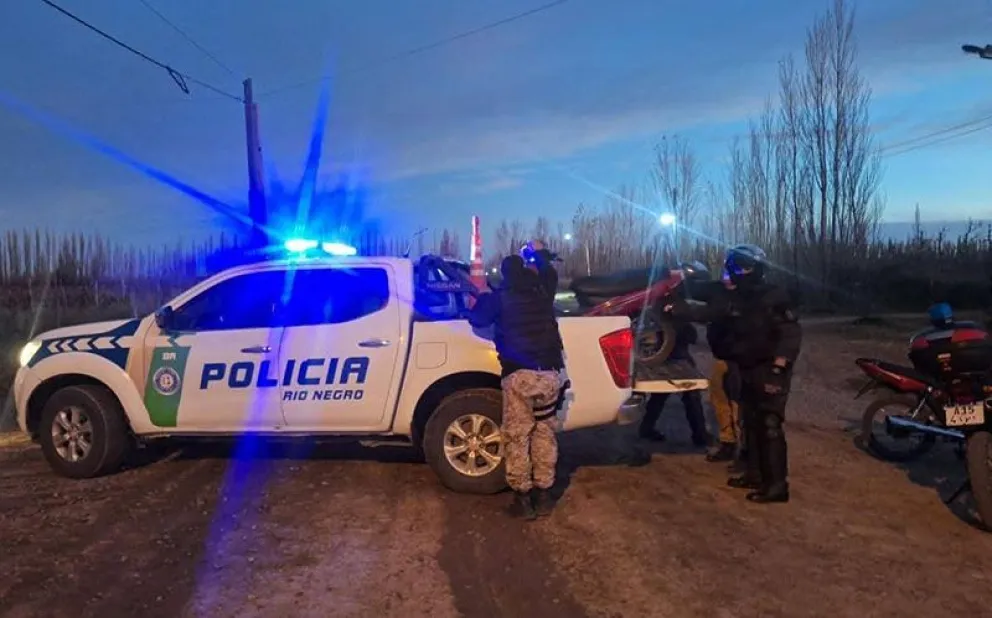 El operativo de seguridad se implementó en la tarde y noche del viernes en Huergo. (Foto gentileza)