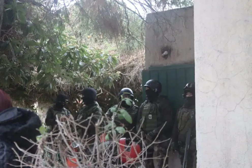 Efectivos del COER y de distintas unidades policiales participaron de los allanamientos. Foto (Tania Domenicucci-ANR)