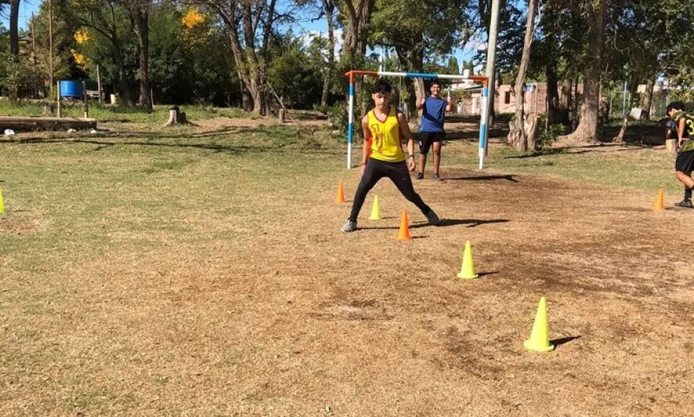 El taller de fútbol comenzó esta semana y el sábado se iniciará el de tejido crochet. (Foto gentileza)