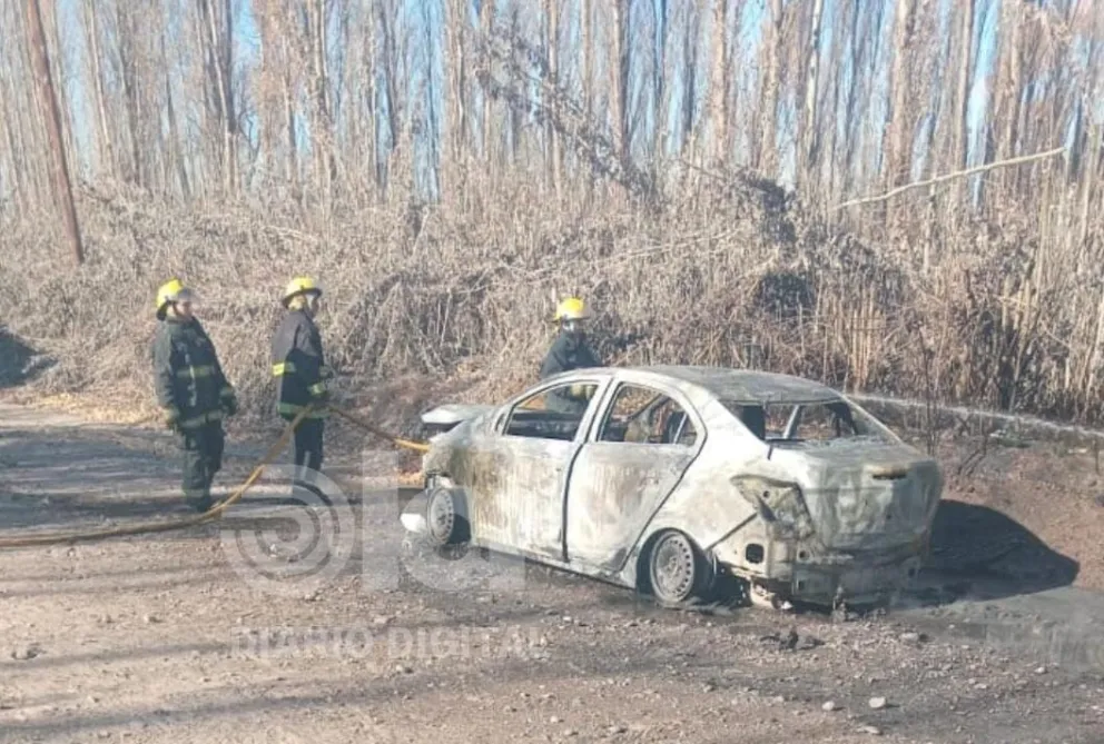 El conductor alcanzó a descender antes de que el fuego se generalizara. 