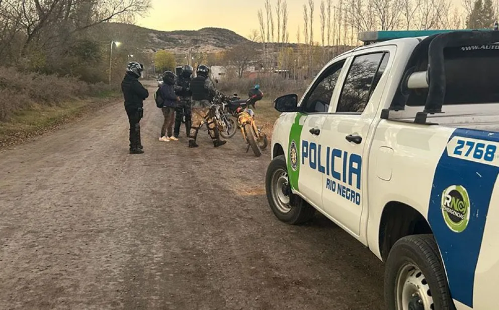 El operativo se implementó en Chichinales con controles en diferentes puntos de la ciudad. (Foto gentileza)