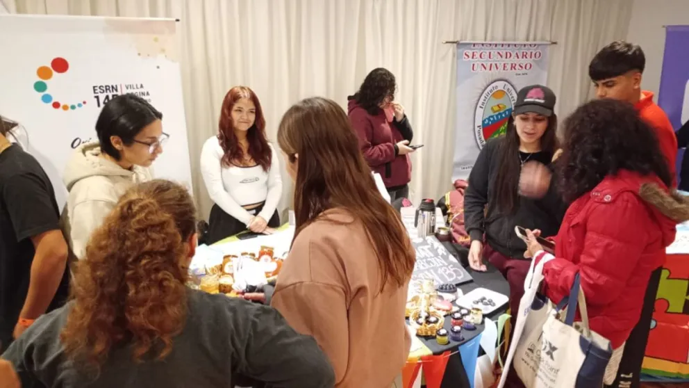 El viaje de los integrantes de la Cooperativa junto a una docente de la ESRN se realizó el jueves. 