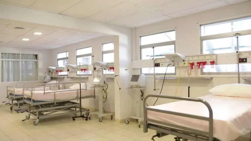 La víctima y los agresores son de la ciudad de Roca.