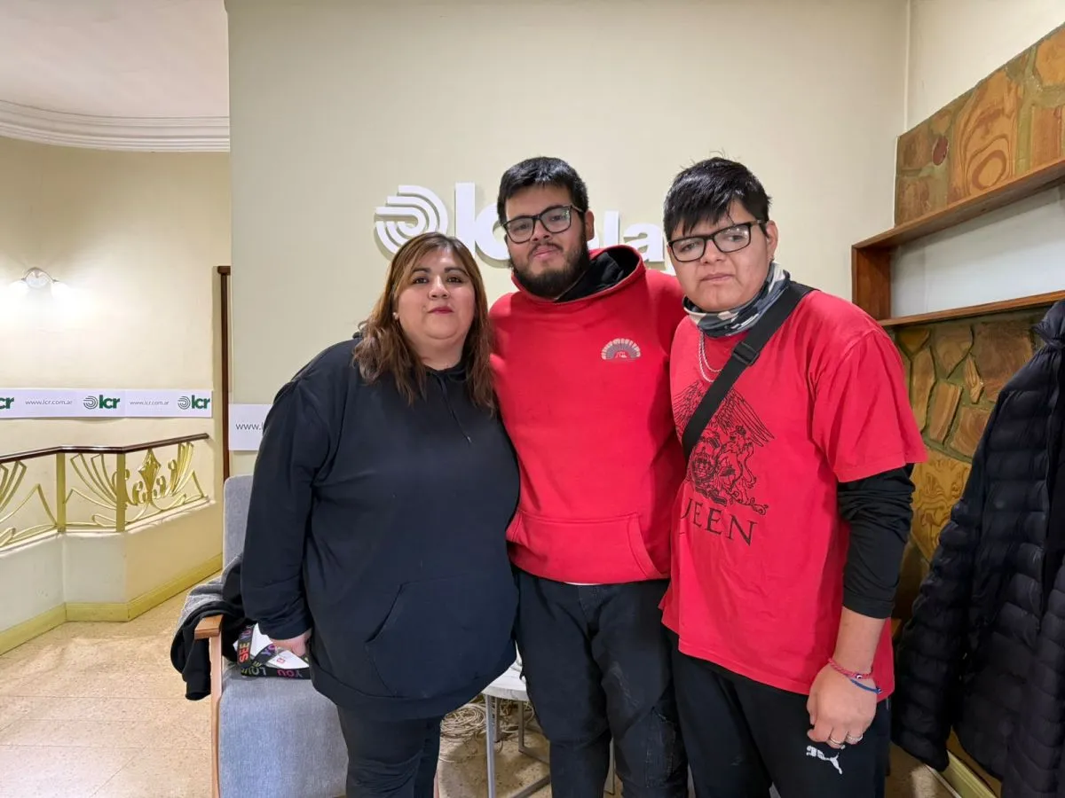 En el estudio de LCR Radio Streaming, conversamos con Carina, Joaqu&iacute;n y Jonathan.